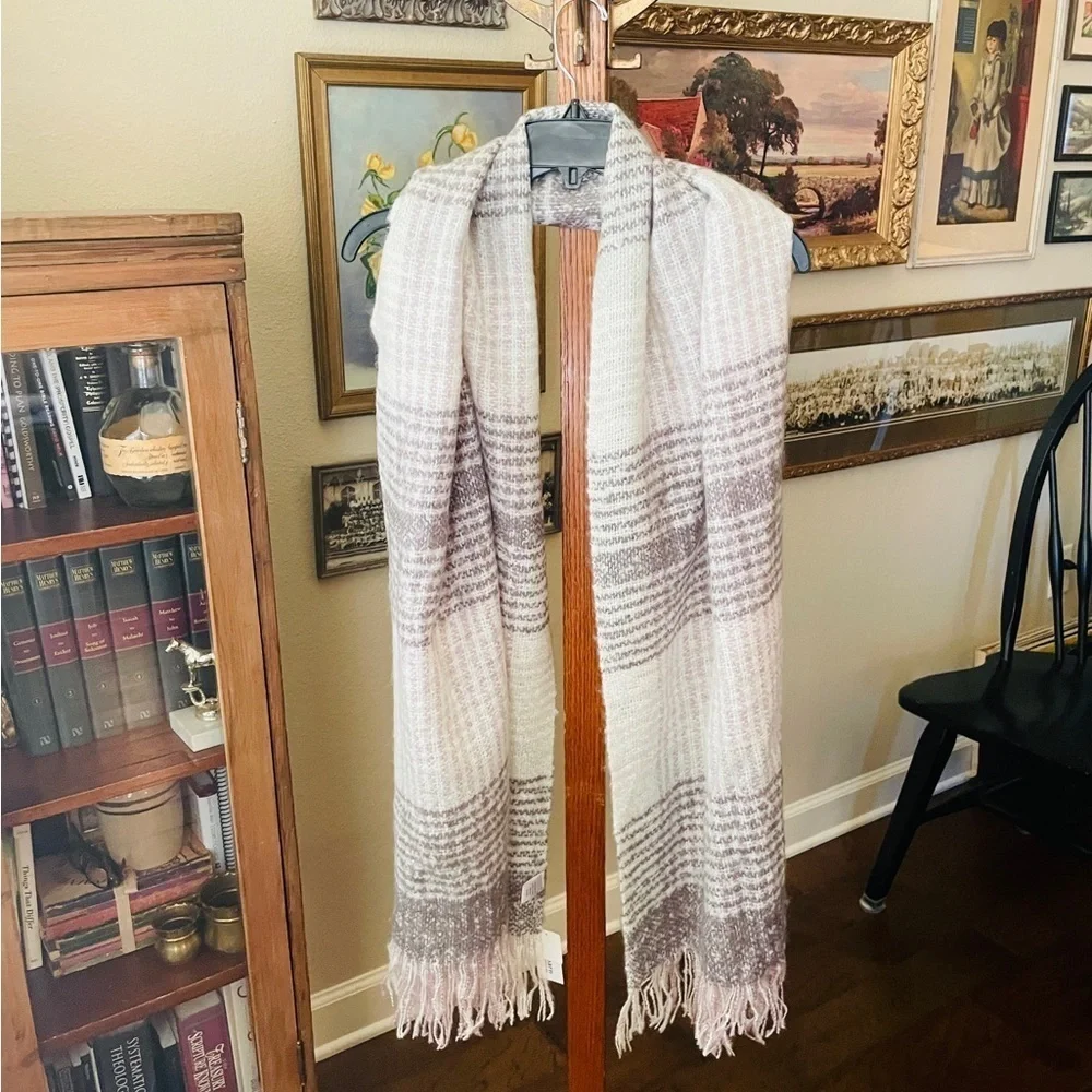 NWT Dressbarn plaid blanket wrap scarf acrylic fringe 72x20 white gray lavender